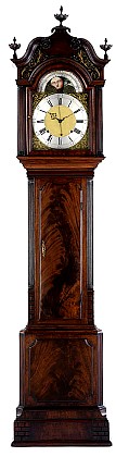 ^uvThis 18th century mahogany long case clock, made circa 1790 by Thomas Gaskell of Knutsford is of exceptionalquality.The detailed case has decorative brickwork, an ogee moulded hood door, etc, etc.This fine case houses an outstanding movement, which is long duration of approximately 3 months.The substantial movement is held together by six pillars. The wheelwork has six and fourspokecrossings.Ithascentreseconds with dead beat escapement.The heavy gauge dial plate has fine quality matting to the centre;thereismoon-phasetothearchwiththemakersnamecartouche above.The maker of this important clock is listed as working from 1760. z[NbNitANbN̓Oht@[U[NbNj͑傫ȐUqvłA^vȂł͂́Agp㒍ӂ܂BPOONȏǑÎvłȂAV厞vłłBǂP[gO̒Uqœ܂B܂AEGXg~X^[`Cł͎OȂ͓iȂÂv͈j́AdL傫ȐAUq̂Oiɐ~̊ԊujɉĂāAnkȂǂ̐UŎ~܂܂Bċ͂łAspӂɎグ蓮ƁAi̕ό`jɂȂ܂B̂̎vi͍̓łAC̐VȕiŏCꂽAeB[Nuv̂قƂǂA̐ViɏƂȂf炵RfBVɐς܂B